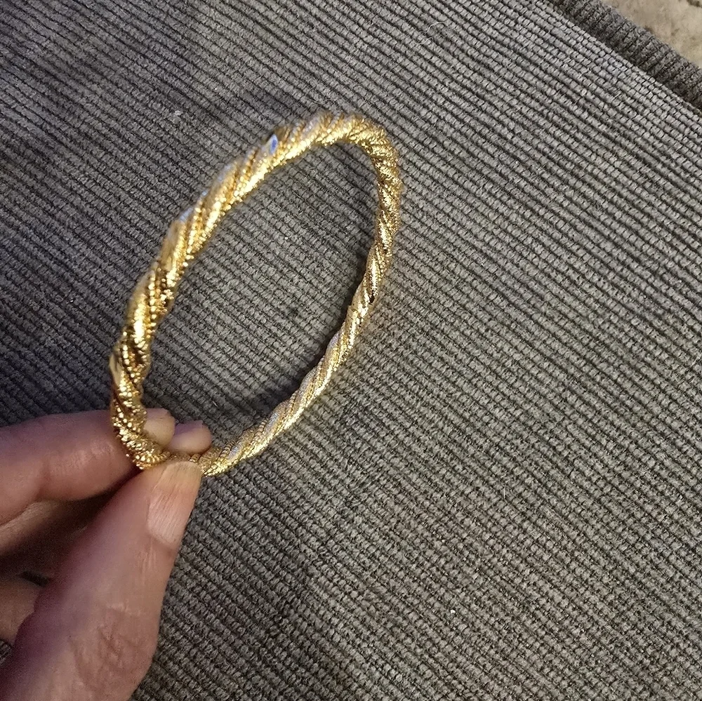 21kgp Dubai Jewelry Elegant Gold-Tone Twisted Bangles